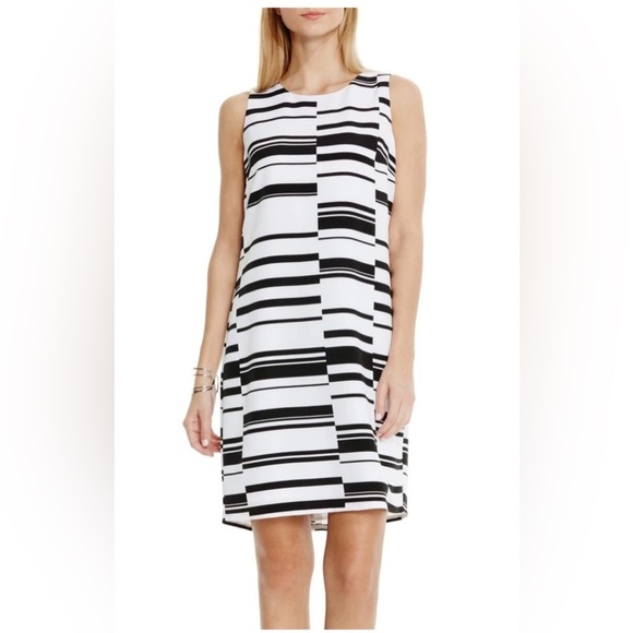 Vince Camuto Dresses & Skirts - Vince Camuto Black and White Sheath Mini Dress